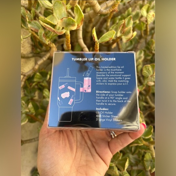 Stanley Cup Lip Gloss Holder ( e.l.f. Tumbler Lip Oil Holder - Coral Fixation) - Picture 3 of 9